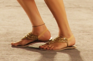 Shruti Haasan feet photo thumbnail