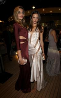 Alessandra Ambrosio feet photo thumbnail