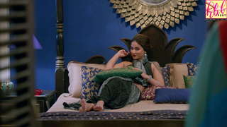 Hina Khan feet photo thumbnail