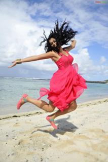 Taapsee Pannu feet photo thumbnail