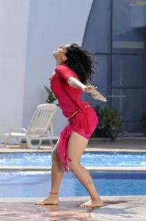 Taapsee Pannu feet photo thumbnail