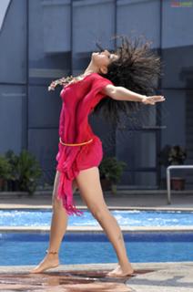 Taapsee Pannu feet photo thumbnail