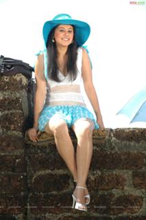 Taapsee Pannu feet photo thumbnail