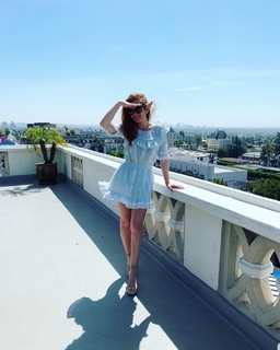 Isla Fisher feet photo thumbnail