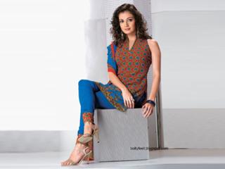Dia Mirza feet photo thumbnail