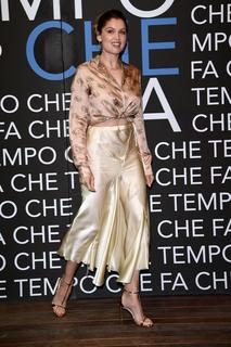 Laetitia Casta feet photo thumbnail