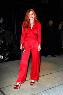 Bella Thorne feet photo thumbnail
