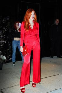 Bella Thorne feet photo thumbnail
