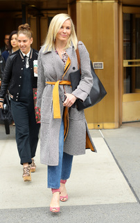 Chelsea Handler feet photo thumbnail
