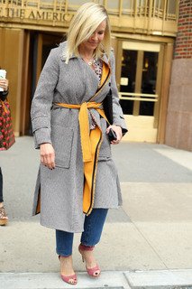 Chelsea Handler feet photo thumbnail