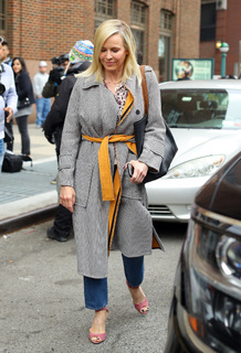 Chelsea Handler feet photo thumbnail