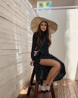 Xenia Tchoumitcheva feet photo thumbnail