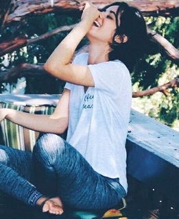 Camila Cabello feet photo thumbnail