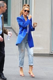 Maria Menounos feet photo thumbnail