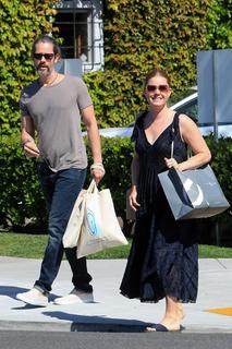 Amy Adams feet photo thumbnail