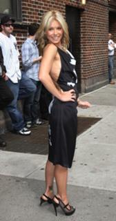 Kelly Ripa feet photo thumbnail