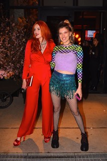 Bella Thorne feet photo thumbnail
