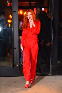 Bella Thorne feet photo thumbnail