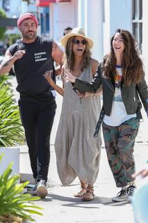 Halle Berry feet photo thumbnail