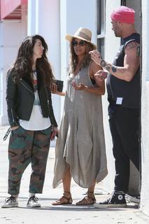 Halle Berry feet photo thumbnail
