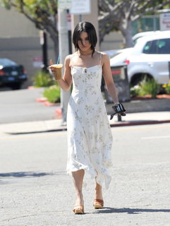 Vanessa Hudgens feet photo thumbnail