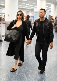 Chrissy Teigen feet photo thumbnail