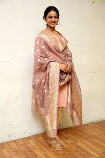 Rakul Preet Singh feet photo thumbnail