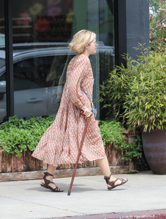 Selma Blair feet photo thumbnail