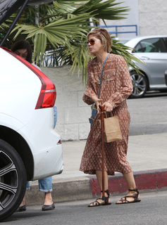 Selma Blair feet photo thumbnail
