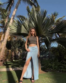 Xenia Tchoumitcheva feet photo thumbnail
