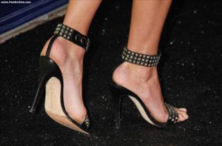 Nicky Rothschild feet photo thumbnail