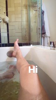 Phoebe Tonkin feet photo thumbnail
