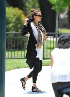 Jessica Alba feet photo thumbnail