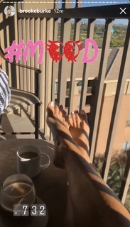 Brooke Burke feet photo thumbnail