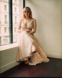 Maisie Williams feet photo thumbnail