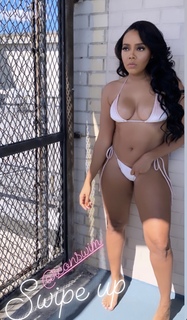 Angela Simmons feet photo thumbnail