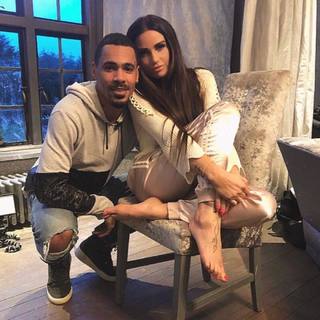 Katie Price feet photo thumbnail