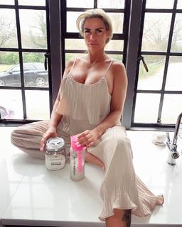 Katie Price feet photo thumbnail