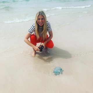 Gwyneth Paltrow feet photo thumbnail
