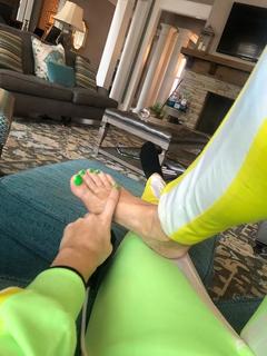 Victoria Waldrip feet photo thumbnail