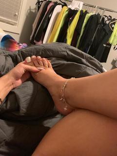 Victoria Waldrip feet photo thumbnail