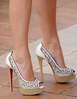 Blanca Suárez feet photo thumbnail