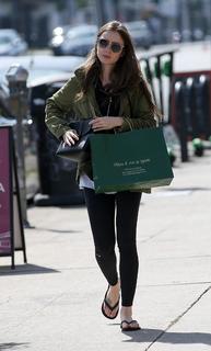 Lily Collins feet photo thumbnail