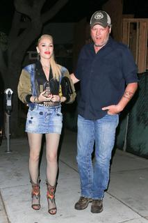 Gwen Stefani feet photo thumbnail