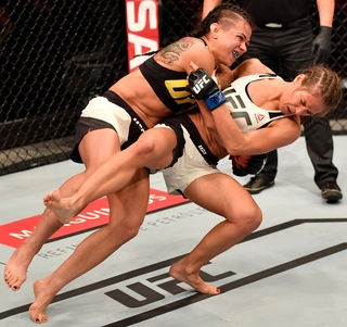 Karolina Kowalkiewicz feet photo thumbnail