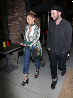 Nicole Richie feet photo thumbnail