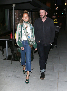 Nicole Richie feet photo thumbnail