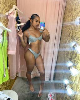 Qimmah Russo feet photo thumbnail
