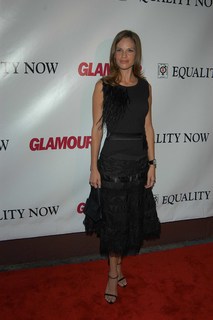 Hilary Swank feet photo thumbnail