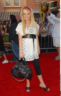 Ashley Tisdale feet photo thumbnail